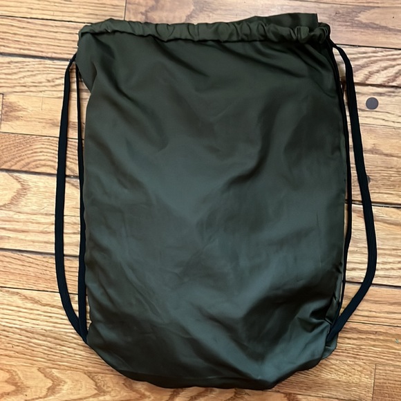 Pirates Windbreaker Jacket Converts to backpack by Quikflip - Picture 12 of 12